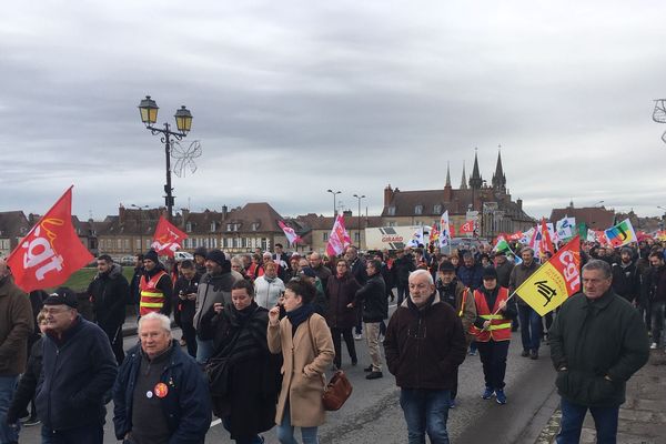 A Moulins, les manifestants sont 1300 selon les syndicats et 1000 selon la police. 