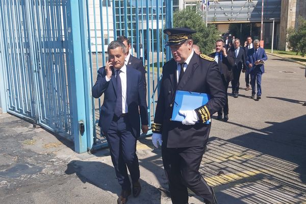 François Ravier, préfet de Haute-Corse, aux côtés de Gérald Darmanin lors de la visite du ministre de l'Intérieur à Bastia en juillet dernier.