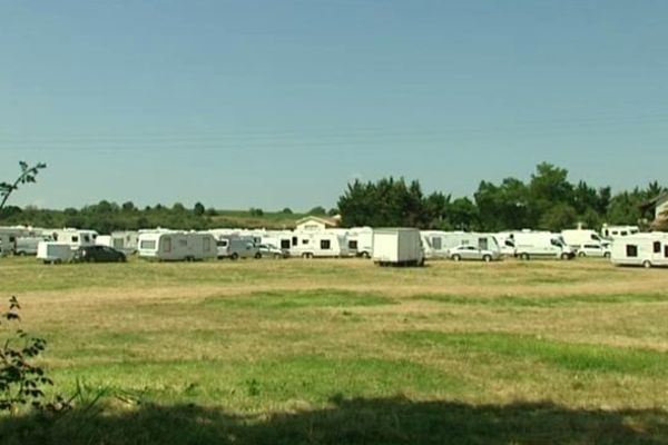 Les caravanes des gens du voyage quittent le terrain qui était illégalement occupé depuis le 7 juillet dernier6 Dimanche 21 juillet 2013