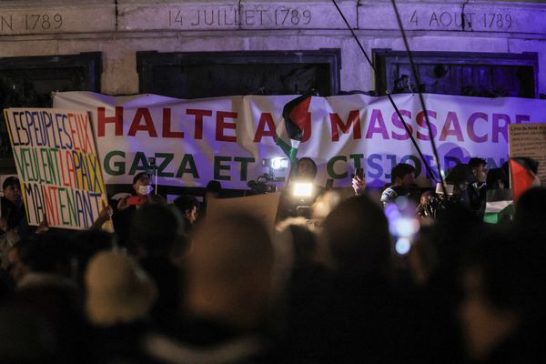 Quelques 2 000 personnes étaient rassemblées à Paris ce jeudi soir