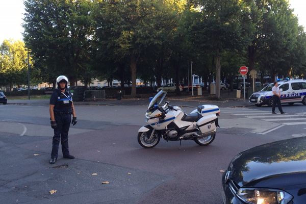 La découverte d'un sac à dos suspect a nécessité le bouclage des rues autour de la Poste de Caen, mercredi soir