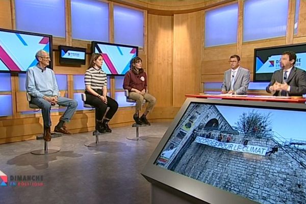 Renato Willien et Fabrice Liégard reçoivent 2 jeunes lycéennes, Chiara Battisti et Valentine Sbriglio ainsi qu'Eric Lasserre, habitant de Chamonix