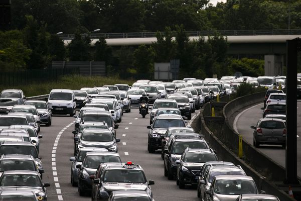 La journée de vendredi est classée rouge dans le sens des départs en Île-de-France.