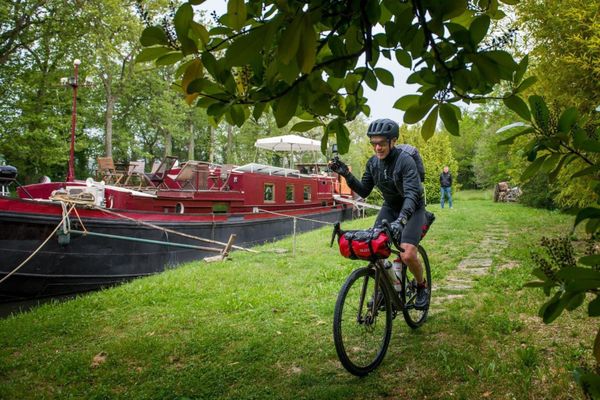 Denis Clerc (alias Zinzin reporter), journaliste et sportif passionné, nous invite à le suivre sur les chemins du Canal du Midi, de Toulouse à Marseillan. un périple de 4 étapes, soit 240 kilomètres en 4 jours.