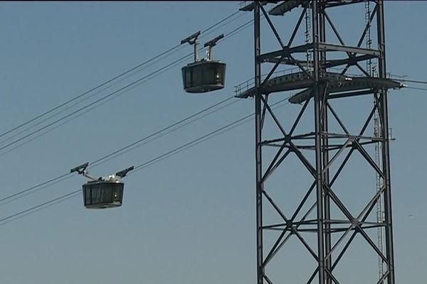 Le téléphérique brestois, avec ses deux cabines qui passent l'une au-dessus de l'autre: une technologie baptisée "saut de mouton"