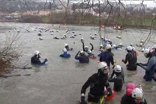 Le départ de la course a été donné dans la matinée.