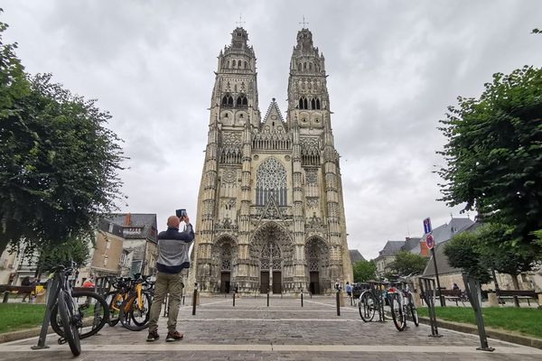 La cathédrale Saint-Gatien qui se trouve dans le quartier historique du Vieux Tours est l'un des joyaux patrimoniaux de la ville.