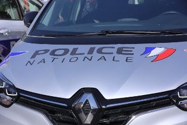 En poste à Rouen au moment des faits, le policier exerçait son activité à Mayotte au sein de la police de l'air et des frontières.