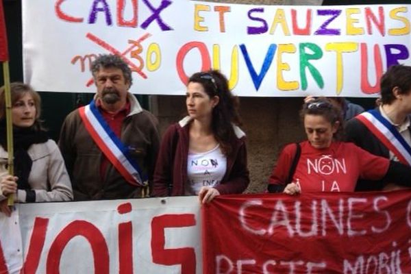 La manifestation des parents d'élèves devant la préfecture de l'Aude