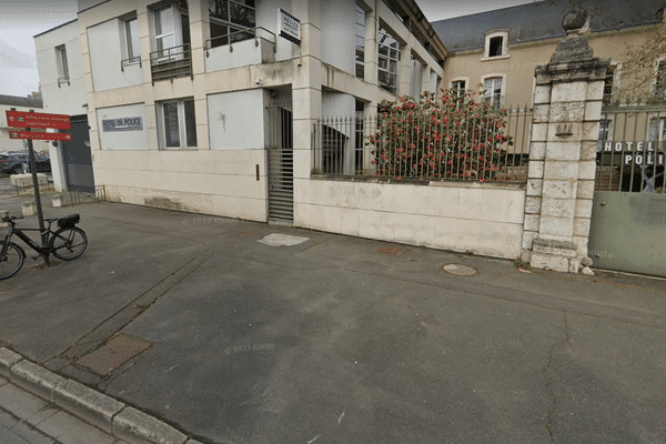 L'Hôtel de police à Blois (Loir-et-Cher), sur les quais de Loire.