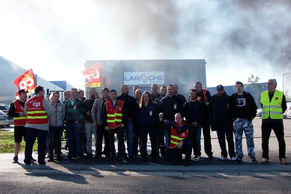 Dès 9h, les salariés de Laroche Industries et de Stelia Aerospace se sont rassemblés sur le site de Méaulte, près d'Albert