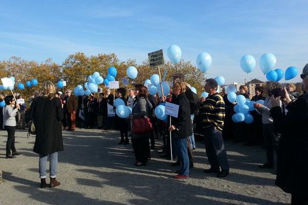 Lâcher de ballons dans les jardins de l'Evêché pour le droit à mourir dans la dignité.