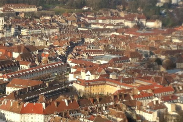 Le centre ville de Besançon vu de la colline de Chaudanne 