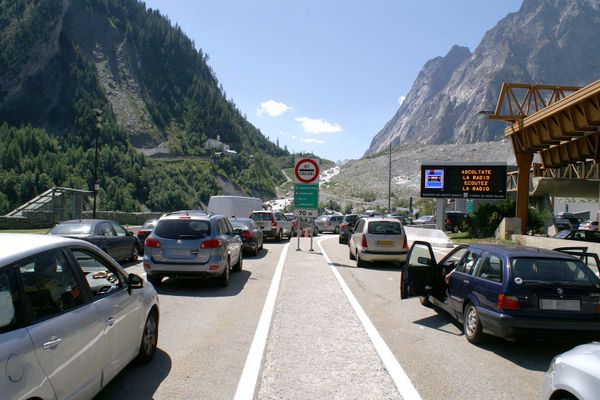 Deux heures d'embouteillages sont prévues à l'entrée du tunnel du Mont-Blanc pour ce week-end de chassé-croisé.