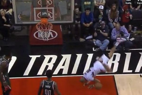 Le basketteur bas-normand Nicolas Batum a chuté la tête la première mercredi soir en NBA après un dunk.