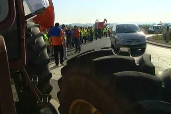 Les salariés d'Irrifrance ont bloqué l'accès à l'autoroute A 75, vendredi matin