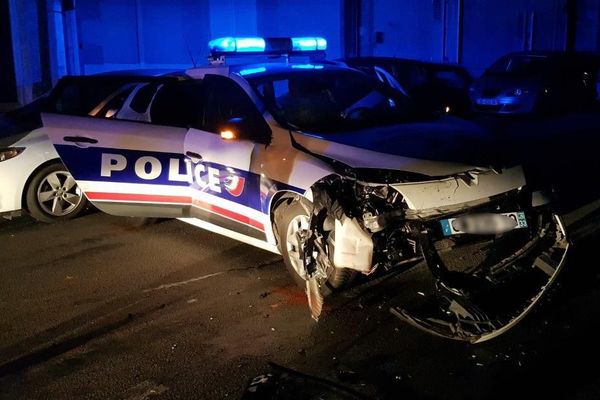 La voiture de police accidentée