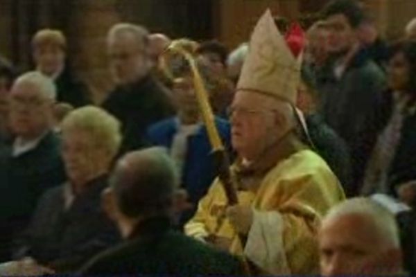 Monseigneur Raffin célèbre la messe à la cathédrale