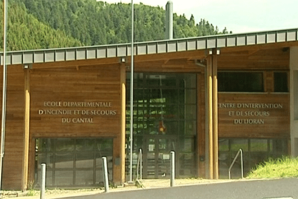 Le centre d'intervention du Lioran (Cantal) va fermer ses portes. L'école départementale de formation des sapeurs-pompiers qui se trouve dans le même bâtiment sera, elle, renforcée.