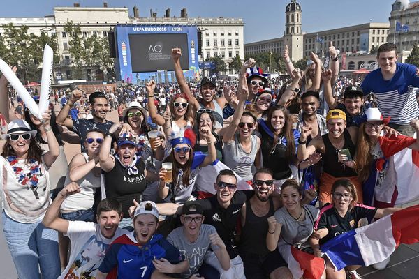 Fan zone place Bellecour à Lyon, lors de l'Euro 2016.