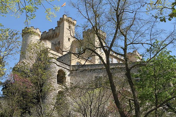 Le château de La Barben, dans les Bouches-du-Rhône, prévoit d'ouvrir son "Rocher mistral", un "Puy du fou provençal", le 1er juillet 2021. 