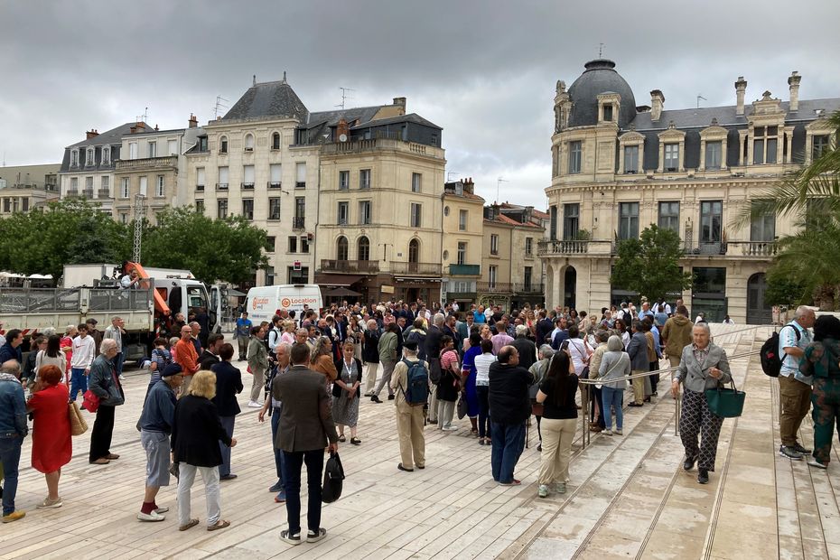 Rise of Violence Against Elected Officials in France: Rallies and Support for Mayors