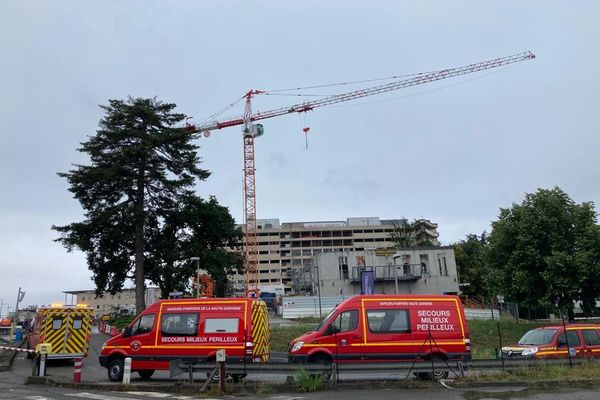 Toulouse - C'est au sommet de cette grue située dans le périmètre de l'hôpital Purpan que la mère de famille a choisi de manifester son désarroi - 24 juin 2021.