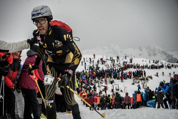 Le skieur Samuel Equy au passage de La Forclaz lors de la Pierra Menta 2022.