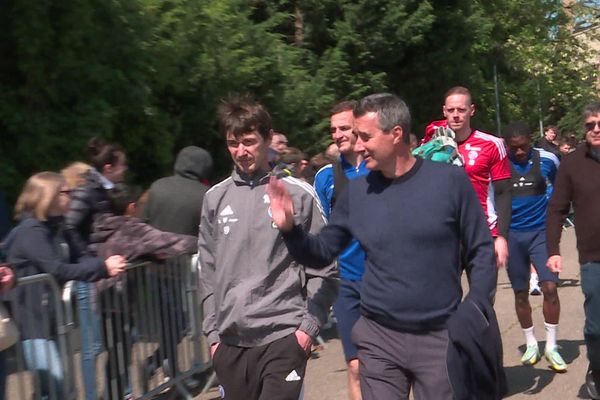 Marc Keller, le président du Racing Club de Strasbourg, était présent à l'entraînement des joueurs ce jeudi 18 mai 2023, avant la rencontre contre Troyes.