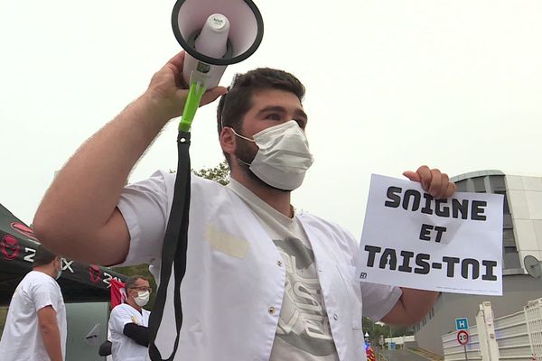 Les urgences du CHU de Nîmes sont sous tension depuis la réorganisation de ses services, suite à l'apparition du coronavirus