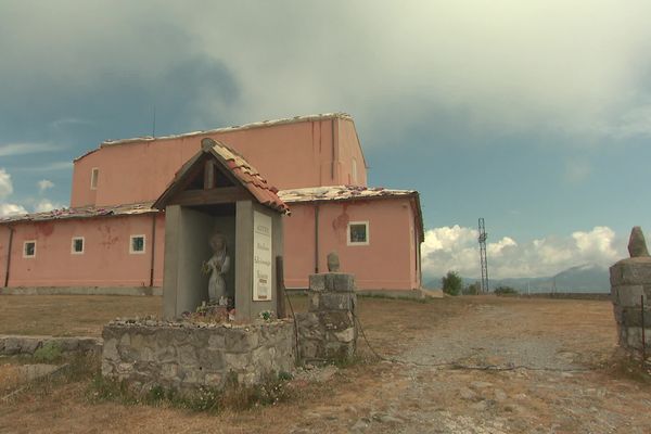 Le sanctuaire de la Madone d'Utelle est fermé au public dans l'attente de travaux de réfection. Une cagnotte a été ouverte par la Fondation du Patrimoine.