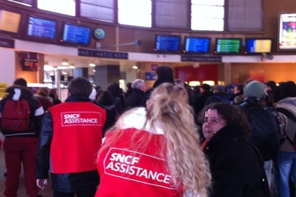 Le trafic est paralysé à la gare de Dijon-Ville en raison d'un problème électrique lundi 3 décembre 2012