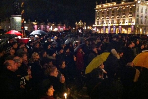 10.000 personnes Place stanislas, jeudi 8 janvier 2015.