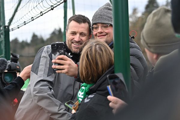 Agé de 49 ans, Eirik Horneland, a pris la succession d'Olivier Dall'Oglio au poste d'entraîneur de l'ASSE. C'est sa première expérience à l'étranger. Il dirigeait depuis 2021 le club du SK Brann Bergen, deuxième du championnat de Norvège en 2023 et 2024, et vainqueur de la coupe en 2023.