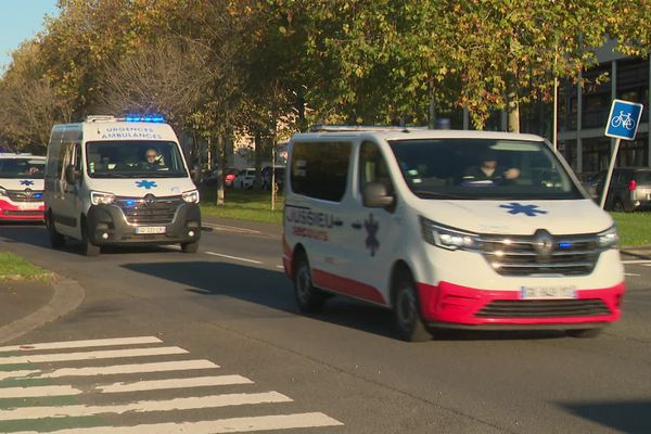 Une centaine d'ambulances ont manifesté ce jeudi à Caen à l'appel de l'Assocation des Transports Sanitaires Urgents du Calvados