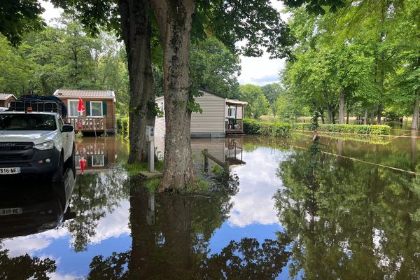 À cause de ces inondations, le camping va devoir fermer pour au moins deux jours.