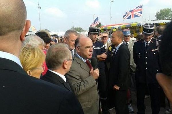 Bernard Cazeneuve en visite dans la Manche ce vendredi (12 septembre) répond aux journalistes