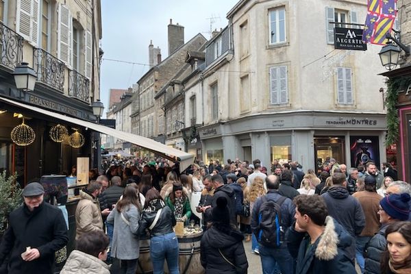 Près de 80 000 personnes sont attendues à Beaune ce week-end pour la vente du vin de ses Hospices.