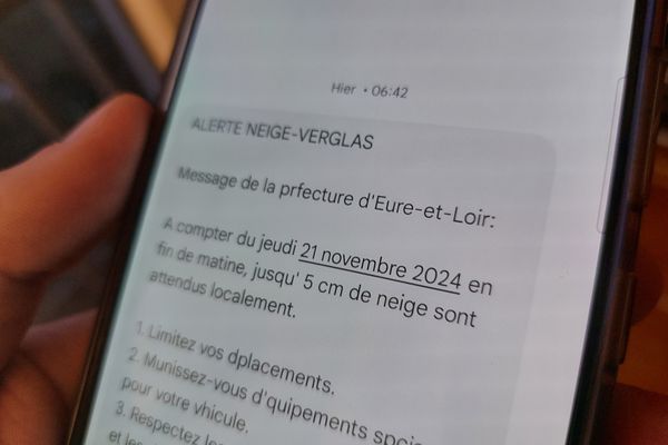 Les habitants de l'Eure-et-Loir ont reçu un SMS d'alerte pour les informer de la situation du département traversé par un épisode neigeux significatif.