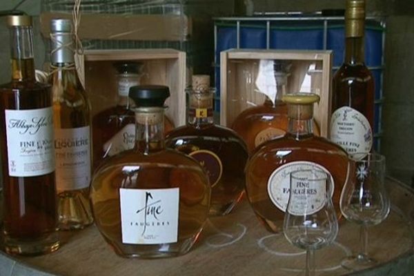 Des crus et des flacons pour tous les goûts : la fine de Faugères rivalise avec les cognacs et autres armagnacs.