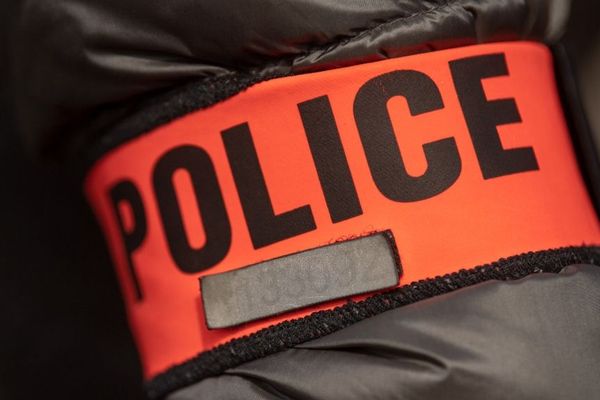 Deux policiers sont suspectés d'avoir tabassé sans raison un jeune à Marseille.
