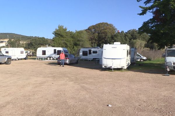 Les gens du voyage occupent un nouveau terrain, au Ricanto.