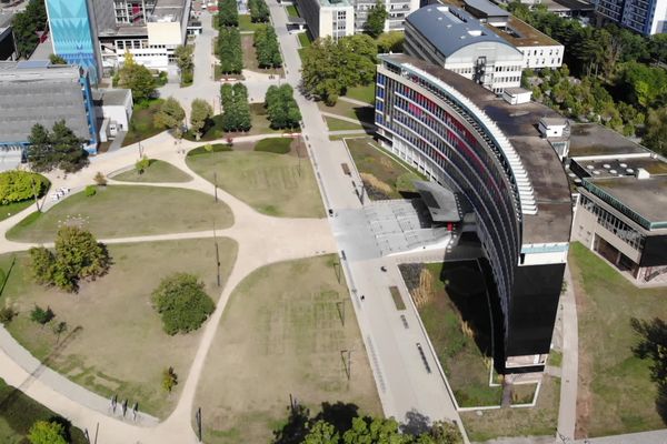 Les étudiants paient des frais d'inscription différenciés en fonction de leur pays d'origine.