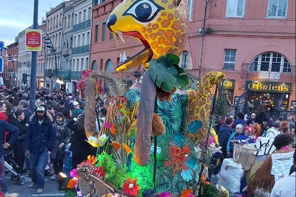 Le carnaval de Toulouse a rassemblé près de 50 000 personnes ce samedi 30 mars.