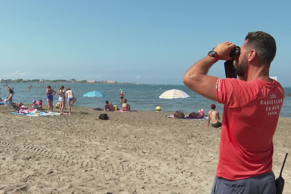 La saison estivale n'est pas terminée. La prévention des noyades reste de mise d'autant plus que les fortes chaleurs attirent la foule des baigneurs. Les sauveteurs en mer de la SNSM affectés sur les plages du Grau du Roi veillent au grain.