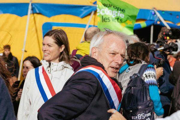 Charles Fournier et Lisa Belluco, députés EELV de la Vienne et de l'Indre-et-Loire, à la manifestation anti-bassine de Sainte-Soline, le 29 octobre 2022.