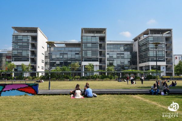 Au printemps 2020, l'université d'Angers a profité de l'après confinement pour former les enseignants aux techniques d'enseignement à distance