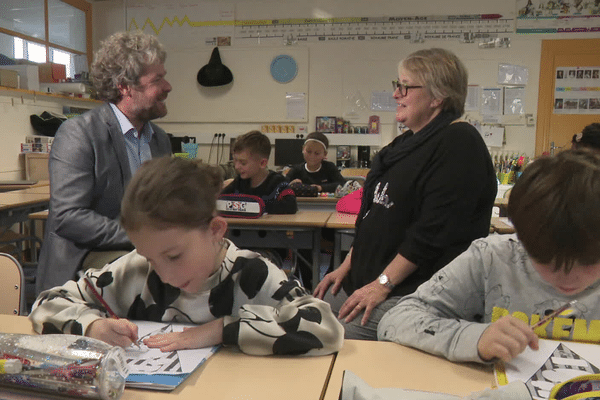 L'atelier d'écriture poétique de l'école Michel Peyramaure à Brive est encadré par Catherine Chabrol, professeure des écoles.