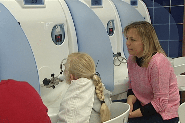 Inhalations, pulvérisations, irrigations, les soins proposés à la Bourboule pour soulager les curistes atteints d'asthme. C'est la première maladie chronique chez les enfants.