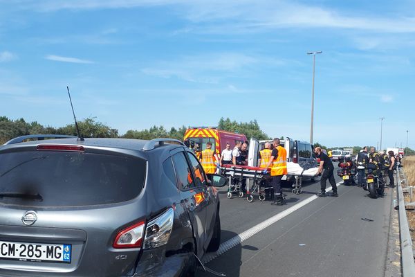 Cinq motos et deux véhicules légers sont impliqués.